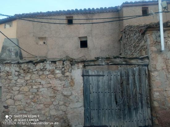 SE VENDE CASA DE PUEBLO PARA REFORMAR EN BAÑÓN - TERUEL