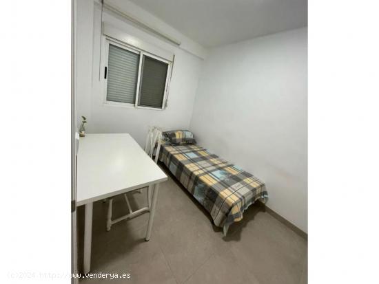 Piso en Alquiler de 4 habitaciones en Malvarrosa - VALENCIA