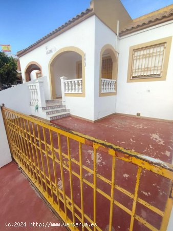 Chalet en venta en Torrevieja (Alicante)