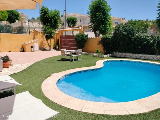 IMPECABLE ADOSADO CON PISCINA PROPIA  EN ASPE! - ALICANTE