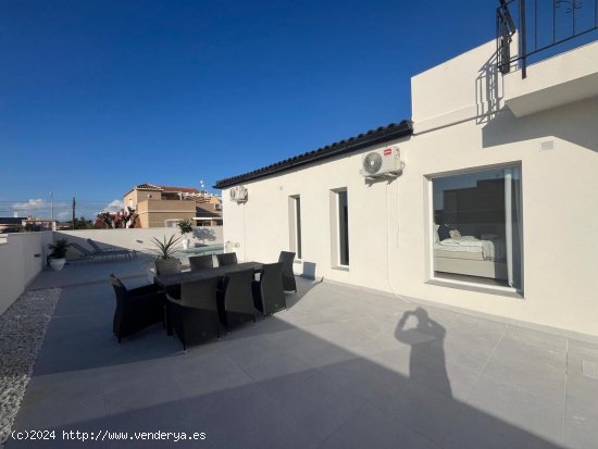 Villa en venta en Torrevieja (Alicante)