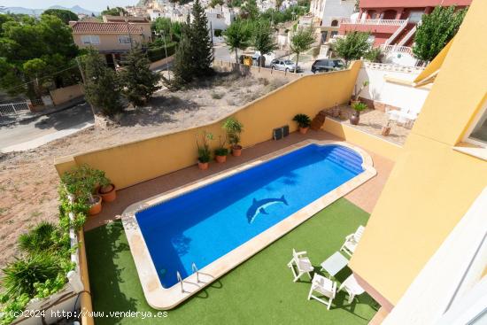 ENCANTADOR CHALET CON PISCINA EN EL CARMOLÍ - MURCIA