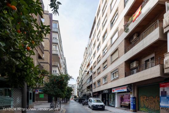 !!Pisazo en Plaza de Gracia con 240 metros!! - GRANADA