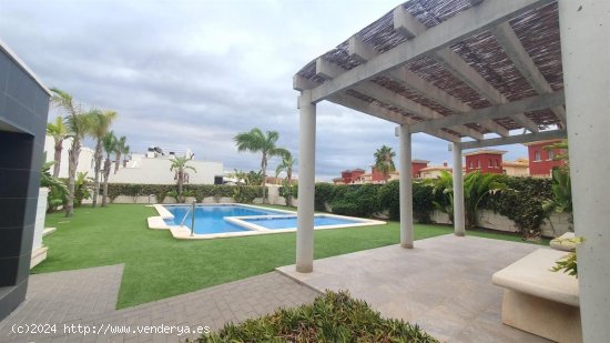 Villa en venta en Orihuela (Alicante)