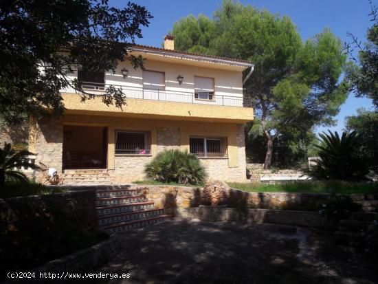 Encantadora Villa en Urbanización Cerca de Castellón – 6 Dormitorios, Piscina y Vistas al Mar - 