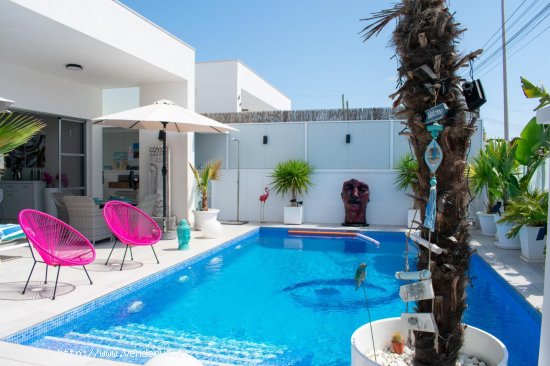 Villa en venta en Torrevieja (Alicante)