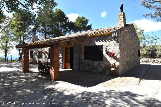 Venta Sierra de Aitana, cerca del pueblo de Confrides, casa de campo de cinco habitaciones. - ALICAN