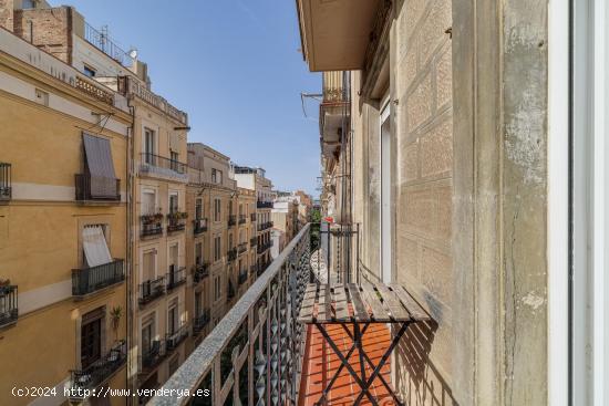 venta piso luminoso con balcón 2 habitaciones Poble Sec - BARCELONA