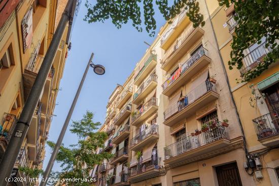 venta piso luminoso con balcón 2 habitaciones Poble Sec - BARCELONA