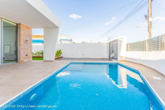 Villa en venta a estrenar en Torrevieja (Alicante)