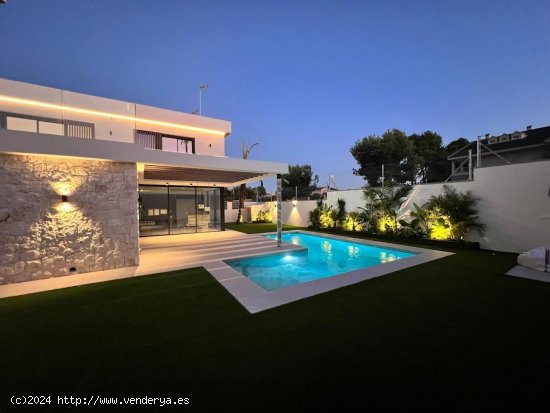 Villa en venta a estrenar en Orihuela (Alicante)