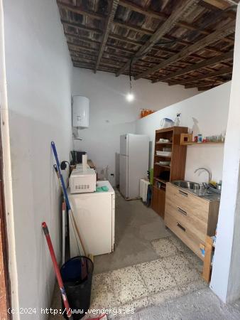 Venta Casa histórica con encanto 3H, 1B, terraza, ideal para inversión o vivienda vacacional. - SA