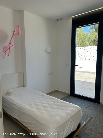 Villa en venta a estrenar en El Campello (Alicante)