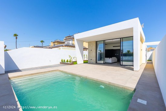 Villa en venta a estrenar en Torrevieja (Alicante)