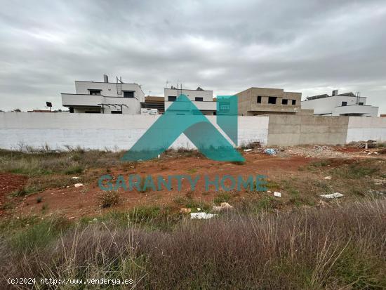 SE VENDE PARCELA EN ZONA VISTAHERMOSA - CACERES