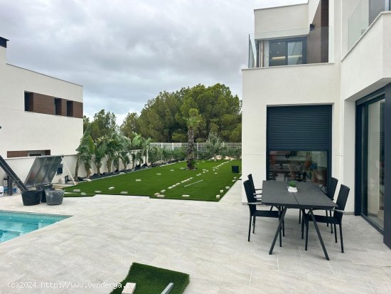 Villa en venta a estrenar en Finestrat (Alicante)