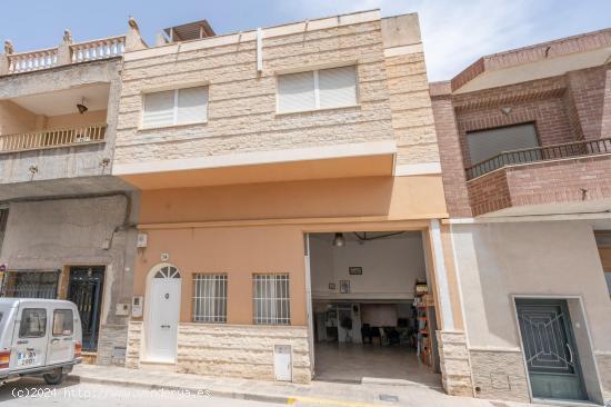 Casa en venta en Monforte del Cid, Alicante - ALICANTE