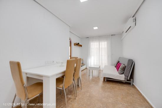 APARTAMENTO DE 2 DORMITORIOS A 190 METROS DE LA PLAYA EN TORREVIEJA CON GARAJE OPCIONAL - ALICANTE