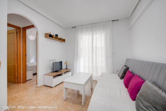 APARTAMENTO DE 2 DORMITORIOS A 190 METROS DE LA PLAYA EN TORREVIEJA CON GARAJE OPCIONAL - ALICANTE