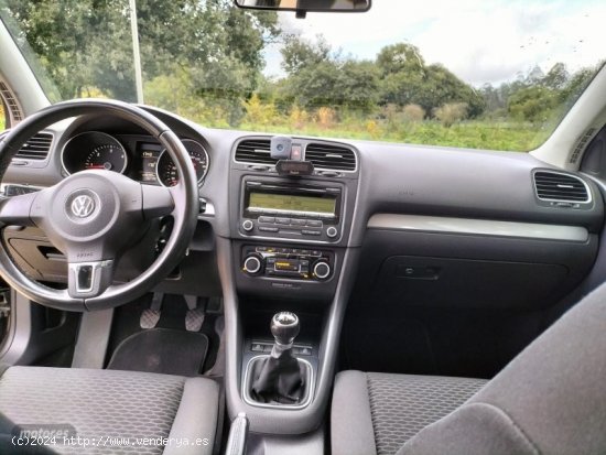 Volkswagen Golf 1.6 TDI 105 BLUE MOTIO de 2011 con 152.730 Km por 10.900 EUR. en A Coruna