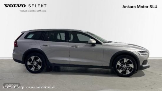 Volvo V 60 V60 Cross Country Core, B4 (diesel) AWD, Diesel de 2023 con 32.274 Km por 42.400 EUR. en 