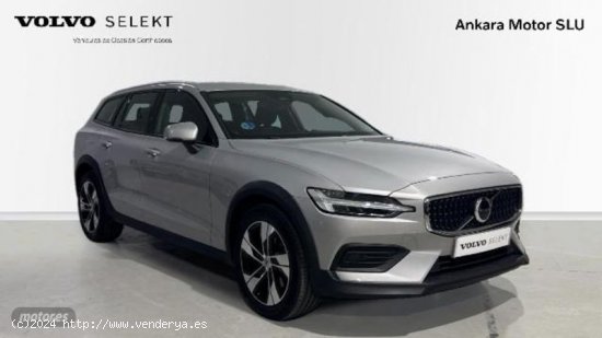 Volvo V 60 V60 Cross Country Core, B4 (diesel) AWD, Diesel de 2023 con 32.274 Km por 42.400 EUR. en 