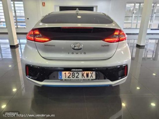 Hyundai Ioniq 1.6 GDI HEV Tecno DT de 2019 con 89.000 Km por 17.490 EUR. en Madrid