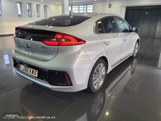 Hyundai Ioniq 1.6 GDI HEV Tecno DT de 2019 con 89.000 Km por 17.490 EUR. en Madrid