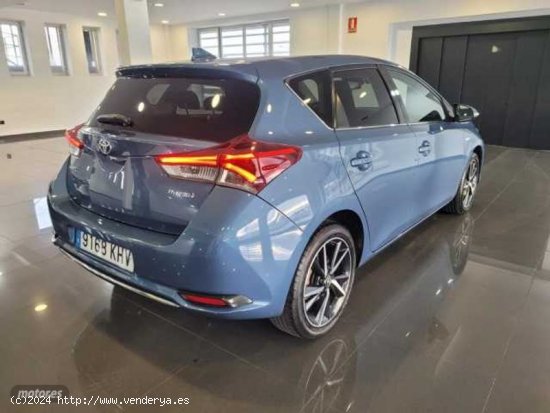 Toyota Auris 1.8 Hibrido Active de 2018 con 102.000 Km por 13.900 EUR. en Madrid