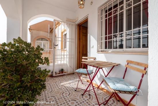 Bungalow en Planta Alta con Solárium y Piscina - ALICANTE