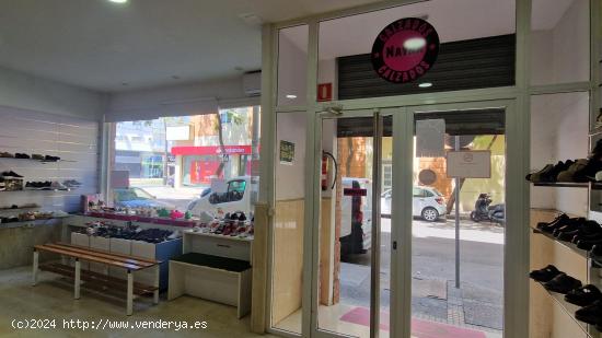 Local comercial con amplio escaparate en Puerta del Sur - CADIZ