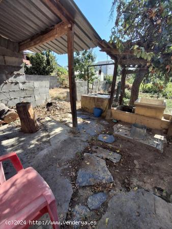 CASA CON TERRENO EN EL CENTRO DE CAMPONARAYA CON POZO - LEON