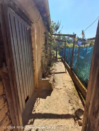 CASA CON TERRENO EN EL CENTRO DE CAMPONARAYA CON POZO - LEON