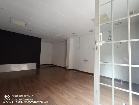  LOCAL COMERCIAL EN VENTA O EN ALQUILER - BARCELONA 