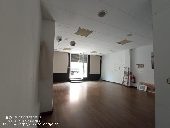 LOCAL COMERCIAL EN VENTA O EN ALQUILER - BARCELONA