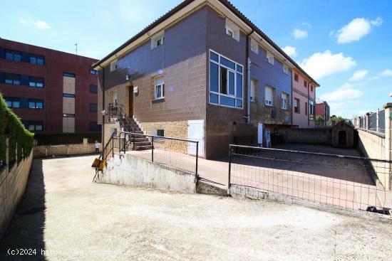 CASA PAREADA CON TERRAZA EN ZONA MONTE-LA PEREDA - CANTABRIA