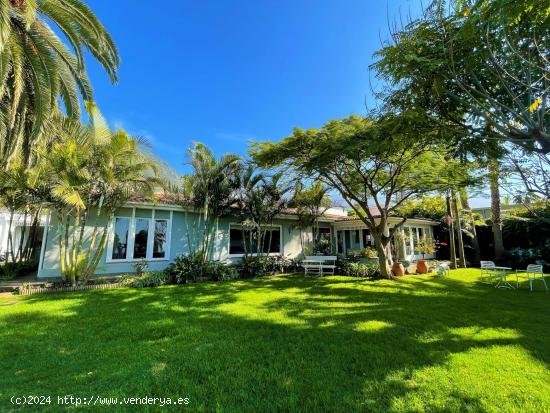 Chalet unifamiliar con jardín - SANTA CRUZ DE TENERIFE