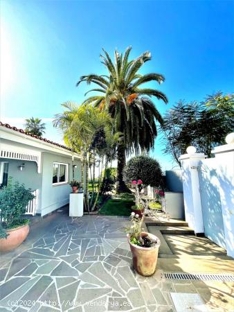 Chalet unifamiliar con jardín - SANTA CRUZ DE TENERIFE