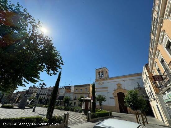 Local en venta en Plaza Cervantes con posibilidad de cambio de uso - BADAJOZ