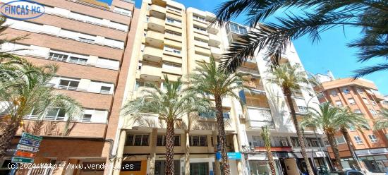 EXCLUSIVA, VIVIENDA CENTRICA CON CUATRO DORMITORIOS Y GARAJE INCLUIDO - ALICANTE