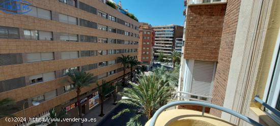 EXCLUSIVA, VIVIENDA CENTRICA CON CUATRO DORMITORIOS Y GARAJE INCLUIDO - ALICANTE