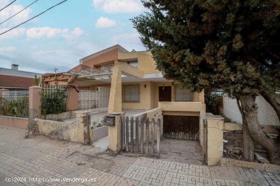 CHALET INDEPENDIENTE en Mar de Cristal - MURCIA