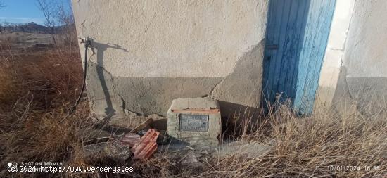 Casa de piedra para restaurar con terreno - ALMERIA