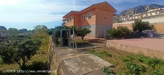 CHALET INDEPENDIENTE CON PARCELA URBANA. IDEAL INVERSORES. - ALICANTE