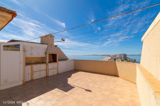 ¡Tu paraíso en La Manga del Mar Menor, con gran terraza, garaje y piscina! - MURCIA