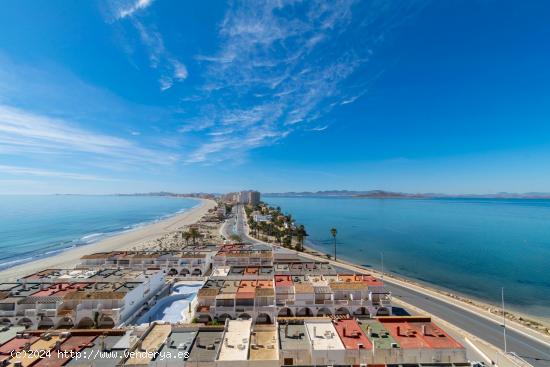 ¡Tu paraíso en La Manga del Mar Menor, con gran terraza, garaje y piscina! - MURCIA