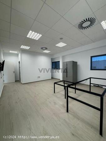 NAVE INDUSTRIAL CON OFICINAS REFORMADA EN BASE 2000 - MURCIA