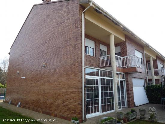 CHALET ESQUINERO EN URBANIZACION LA ROCA - CANTABRIA