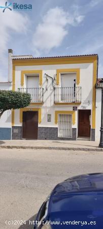 Venta de Casa Adosada en el Centro de Bienvenida (Badajoz) - BADAJOZ