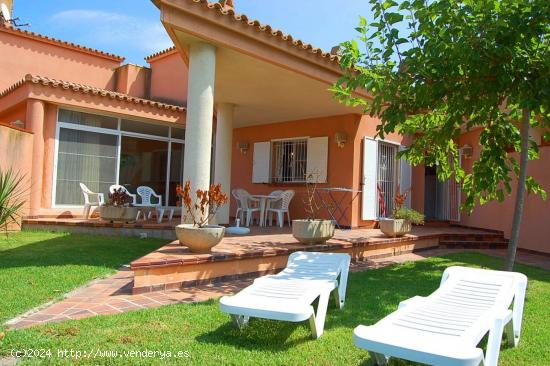 Chalet de 4 dormitorios con Piscina en Riumar - TARRAGONA